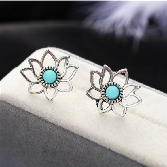 🍃 Lotus & Dragonfly Earrings Set 🍃 - Picture 2 of 2